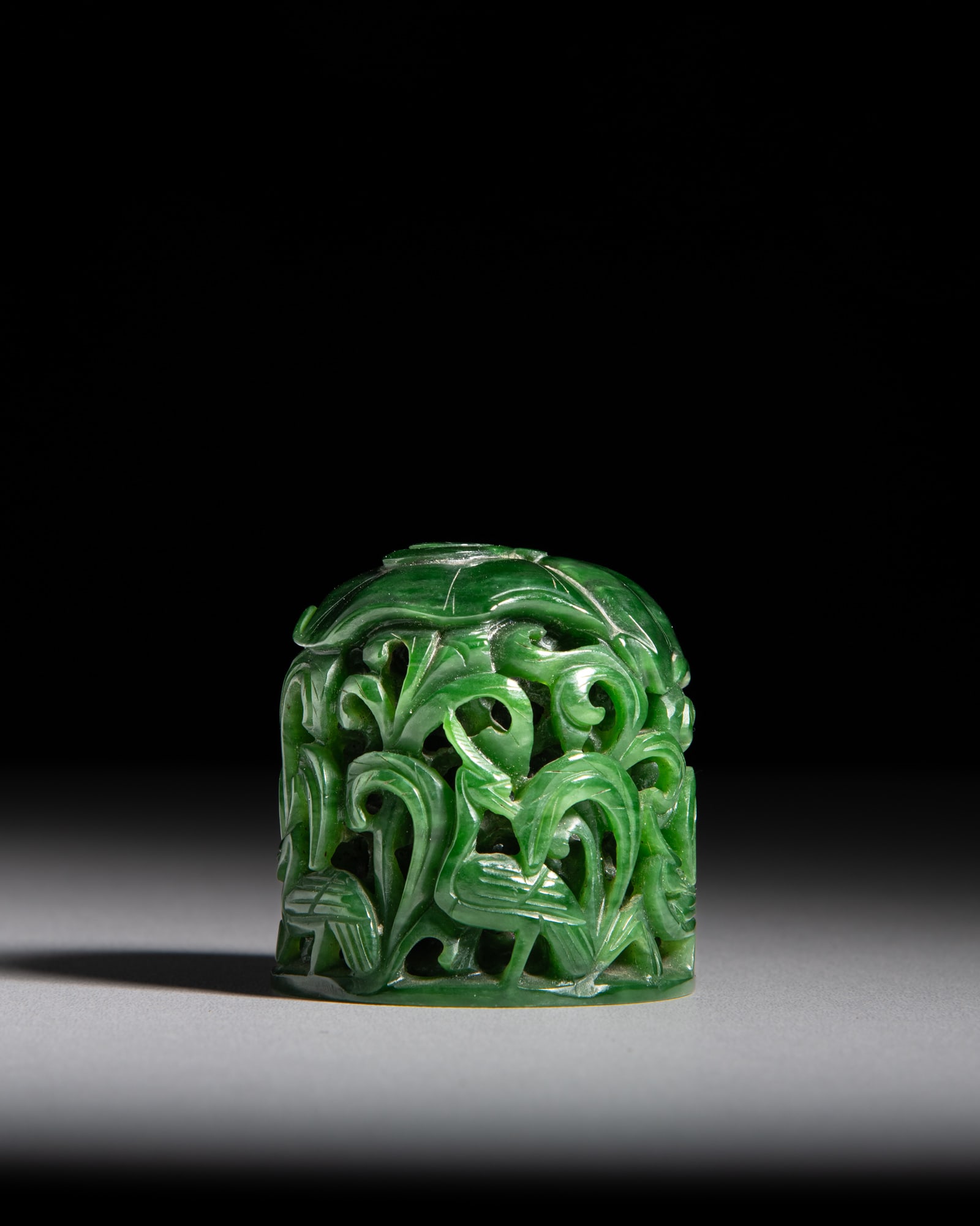 A GREEN JADE OPENWORK 'HERON AND LOTUS' FINIAL 20世纪 碧玉透雕: A GREEN JADE OPENWORK 'HERON AND LOTUS' FINIAL 20世纪 碧玉透雕‘一路连科’炉顶 China, 20th century three ox-nose