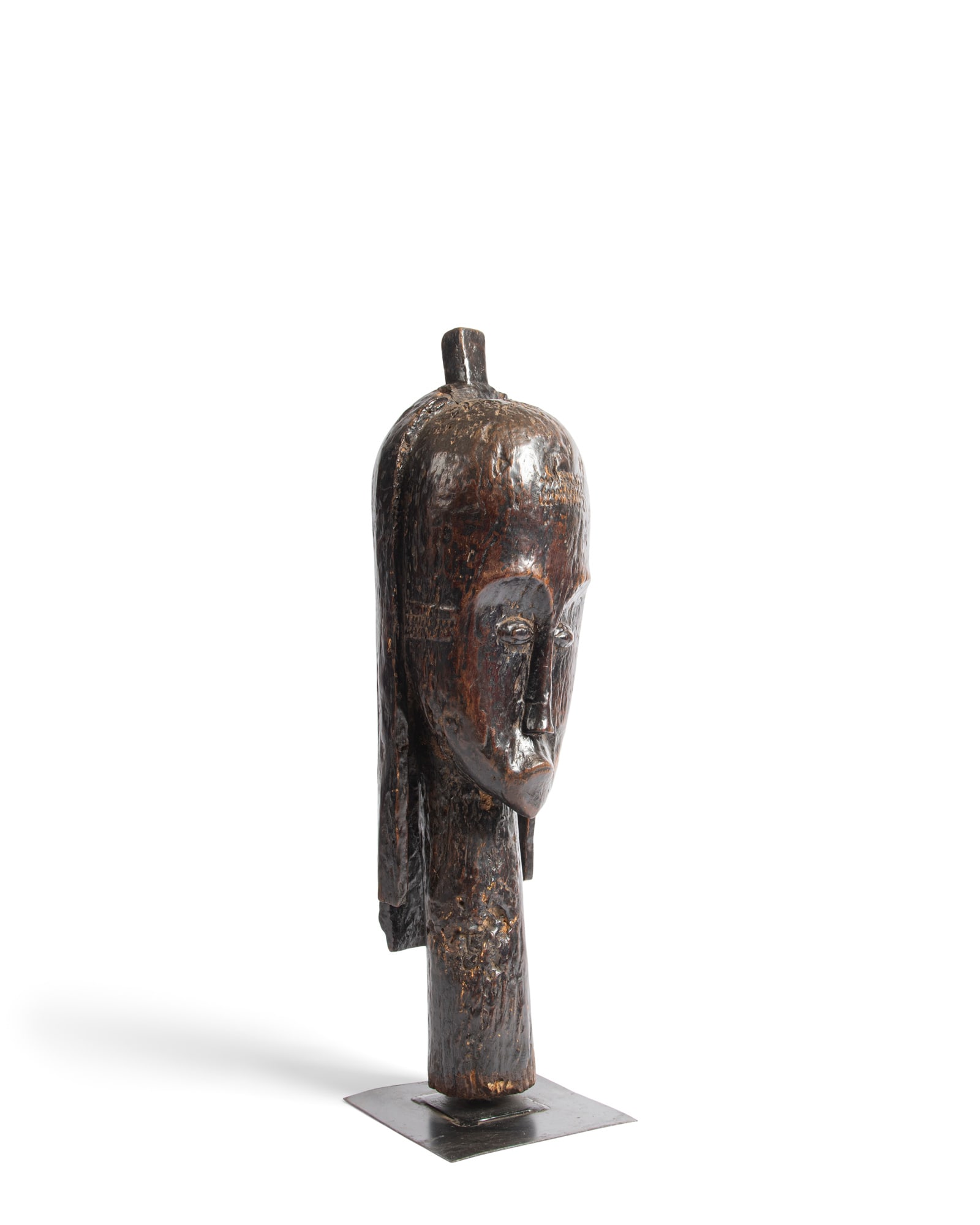 AN IMPORTANT FANG ANCESTOR FIGURE (BYERI) Fang People / Gabon Hardwood and rich dark patina This: AN IMPORTANT FANG ANCESTOR FIGURE (BYERI) Fang People / Gabon Hardwood and rich dark patina This powerful and serene ancestral figure, known as a Byeri, epitomizes the refined aesthetic of the Fang sc