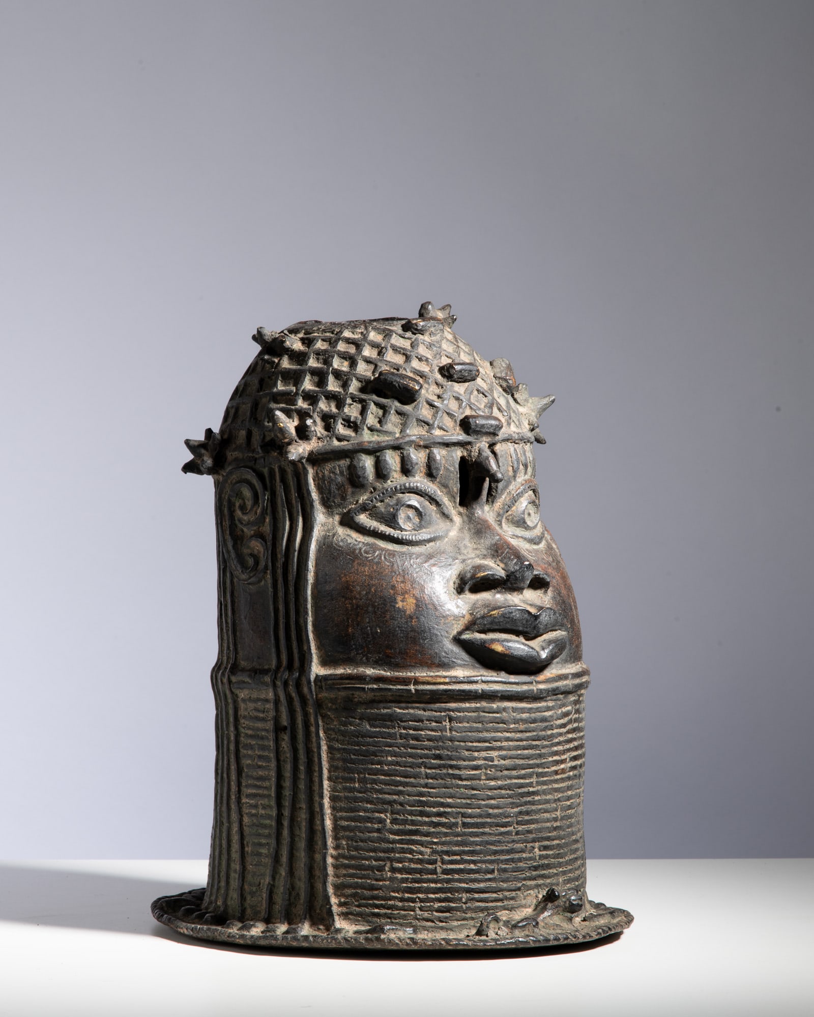 AN EXCEPTIONALLY INTERESTING IFE-STYLE BRONZE HEAD OF A KING Benin / Nigeria Bronze This (1 of 5)