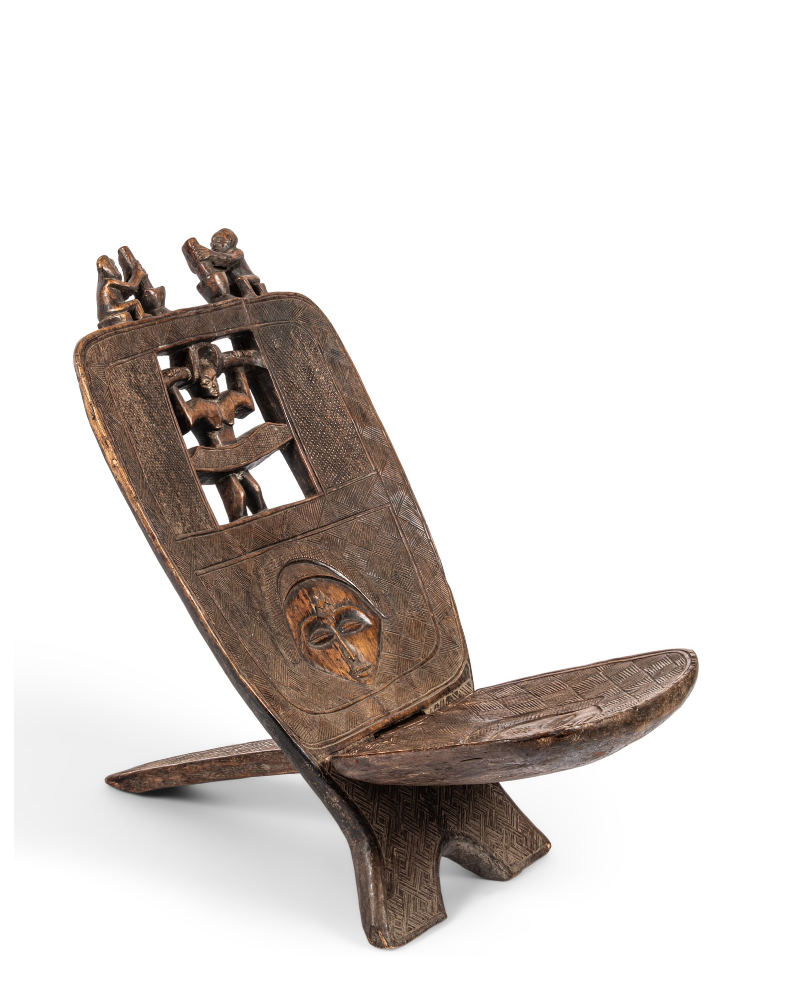 AN IMPORTANT TCHOKWE CHIEF’S CHAIR (CACCIA) Tchokwe People / Angola Wood and pigments: AN IMPORTANT TCHOKWE CHIEF’S CHAIR (CACCIA) Tchokwe People / Angola Wood and pigments This exceptional two-part chief’s chair, or caccia, is a masterpiece of Tchokwe sculptural art, symbol