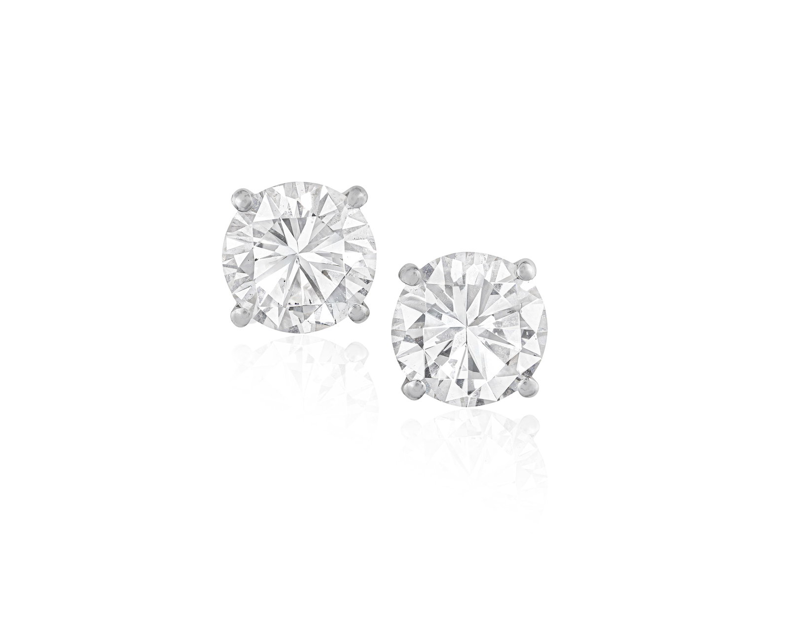 A PAIR OF DIAMOND EARSTUDS Each brilliant-cut diamond within a four-claw setting, mounted in 18K (1 of 2)