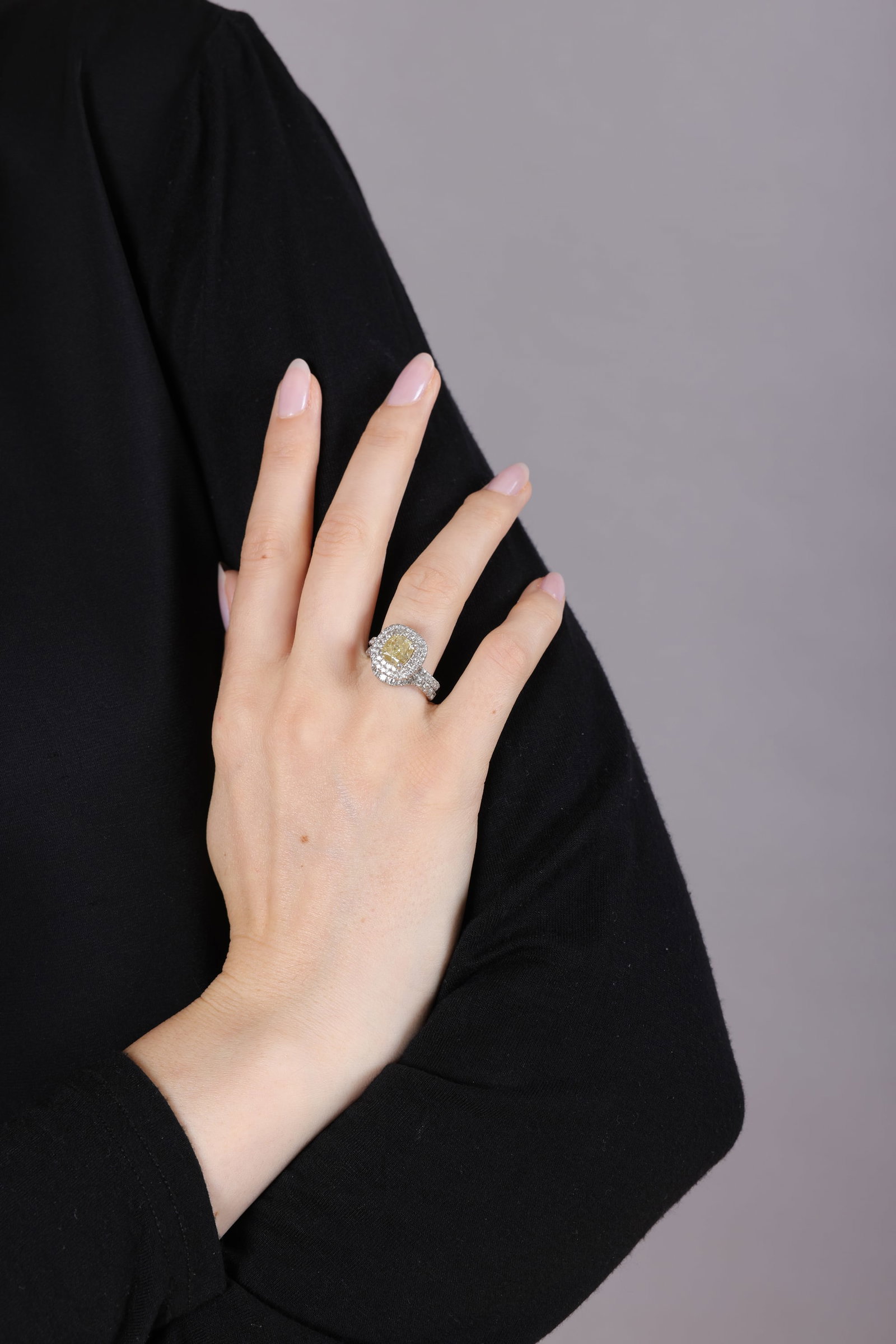 A COLOURED DIAMOND SINGLE-STONE RING - 4