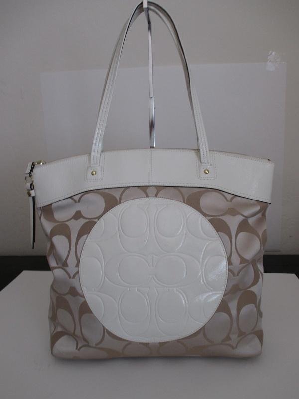 Coach shoulder tote purse (1 of 9)