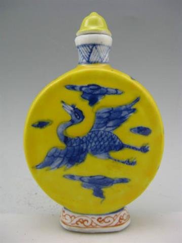 A yellow glazed Chinese snuff bottle (1 of 2)
