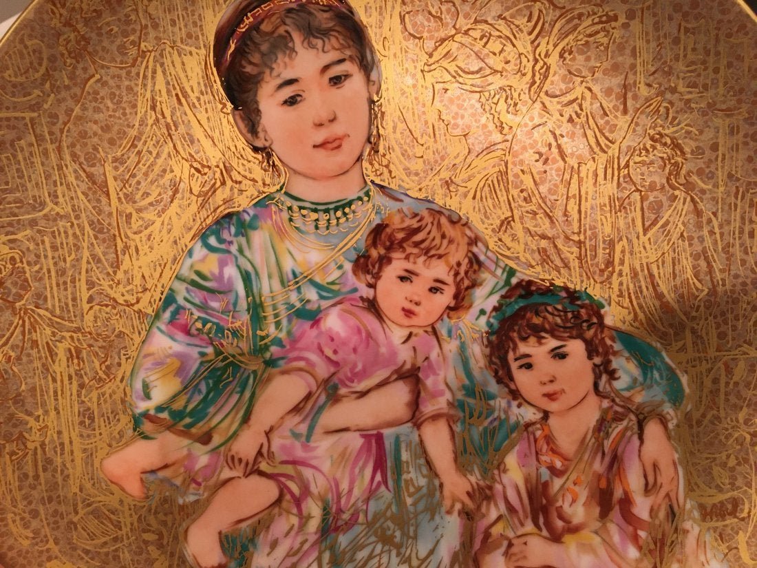 EDNA HIBEL Cornelia & Her Jewels PLATE: EDNA HIBEL PLATE Gold Famous Women And Children "Cornelia & Her Jewels size 9\" 7/8 in diameter.