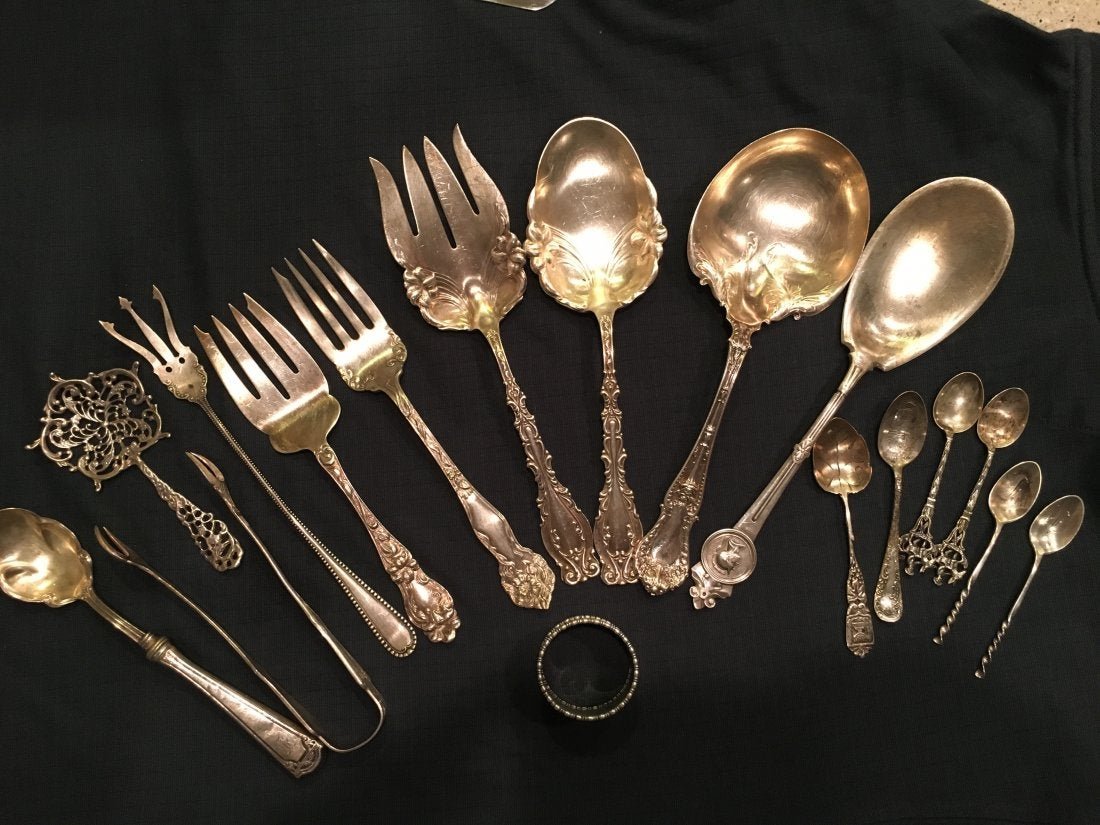 17 Pieces of STERLING SILVER assorted flatware: Collection of 17 Pieces of STERLING SILVER assorted flatware. 17 different pieces in total, assorted patterns by assorted makers with sterling and hall marks.