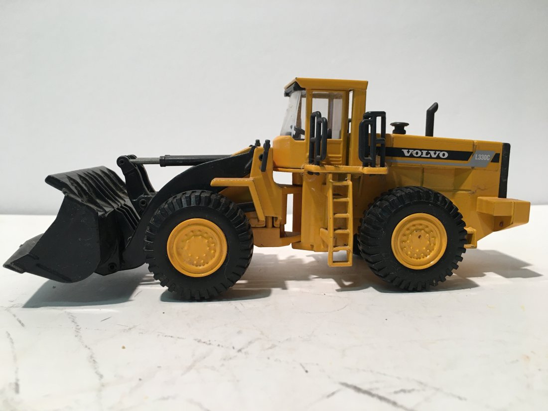 JOAL Scale 1:50 Construction Loader VOLVO L330C: A vintage JOAL Scale 1:50 Construction LOADER VOLVO L330C Metal/ Diecast Truck Model TOY.