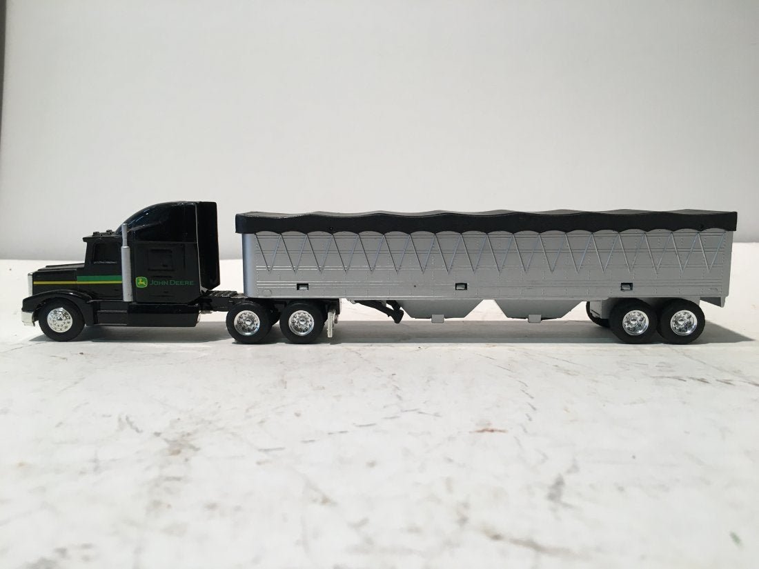 ERTL John Deere Semi truck Model Toy (1 of 10)