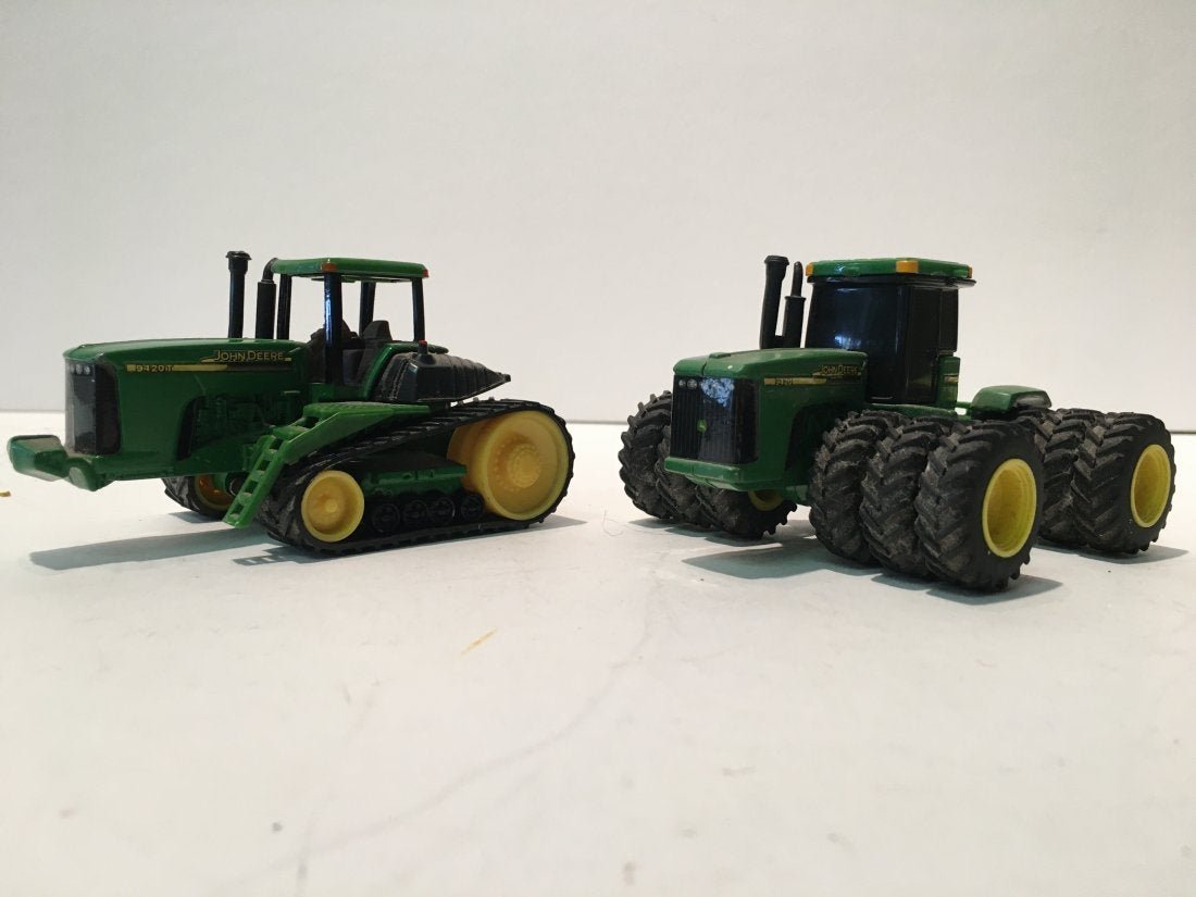 Two John Deere Toy tractor model (1 of 11)