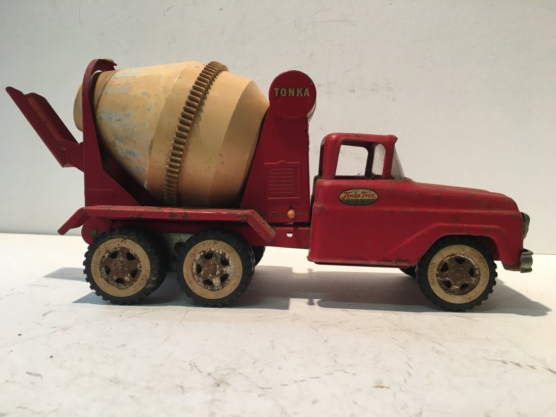 TONKA CEMENT MIXER truck PRESSED STEEL Toy: TONKA CEMENT MIXER truck PRESSED STEEL Toy.