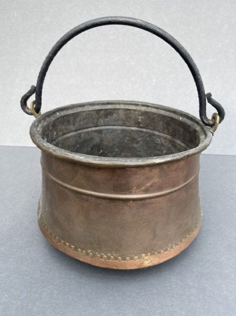 A large Copper Kettle Pot with cast iron handle (1 of 10)