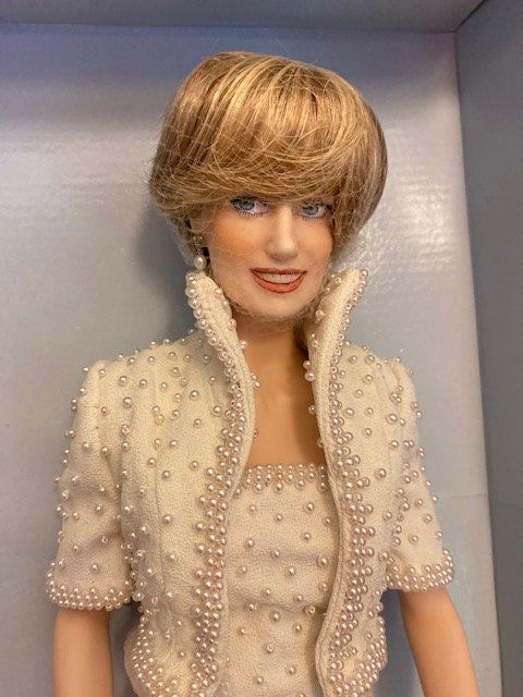 A Diana Porcelain Doll by Franklin Mint (1 of 11)