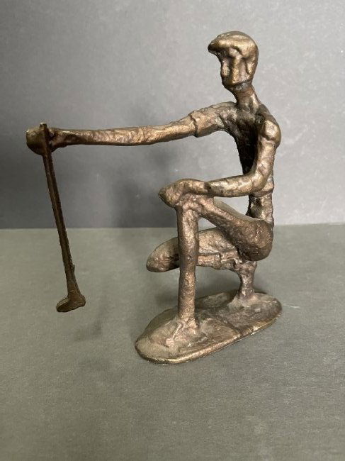 A Bronze statue of a golfer (1 of 11)