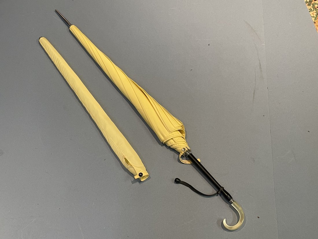 A Vintage Ladies Umbrella Parasol (1 of 7)