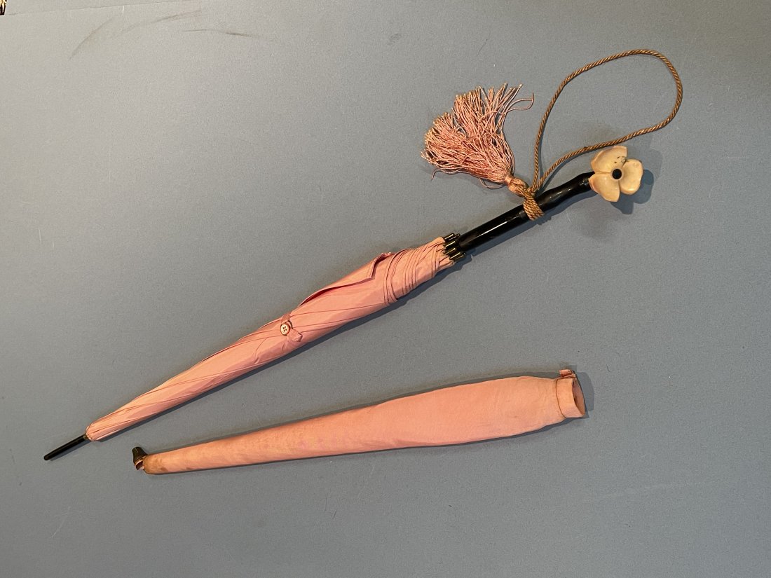 A Vintage Ladies Umbrella Parasol (1 of 9)