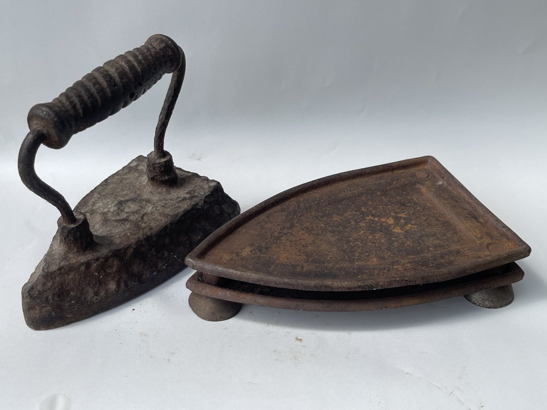 ANTIQUE CAST IRON IRON CLOTHES PRESS FLAT IRON (1 of 9)