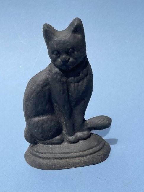 A Cast iron door stop Cat: A cast Iron door stop Cat.