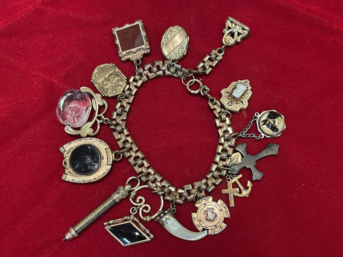 A vintage Charm bracelet (1 of 16)
