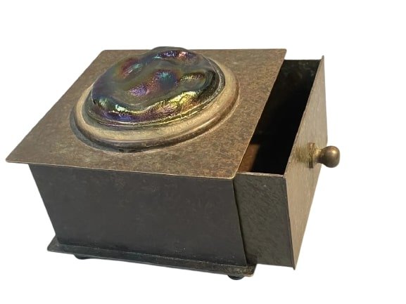 Tiffany Studios bronze and glass covered box (1 of 17)
