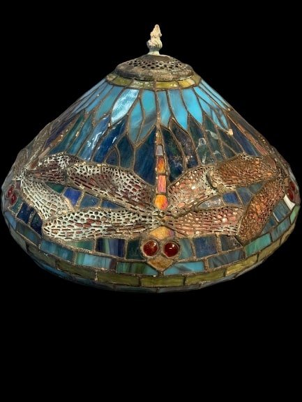 A vintage Tiffany Style Dragon Fly lamp shade (1 of 14)