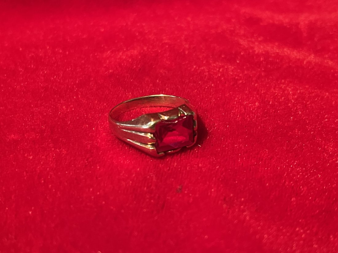 A vintage Men's Gold Ring (1 of 12)