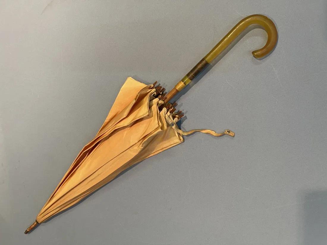 A Vintage Ladies Umbrella Parasol (1 of 10)