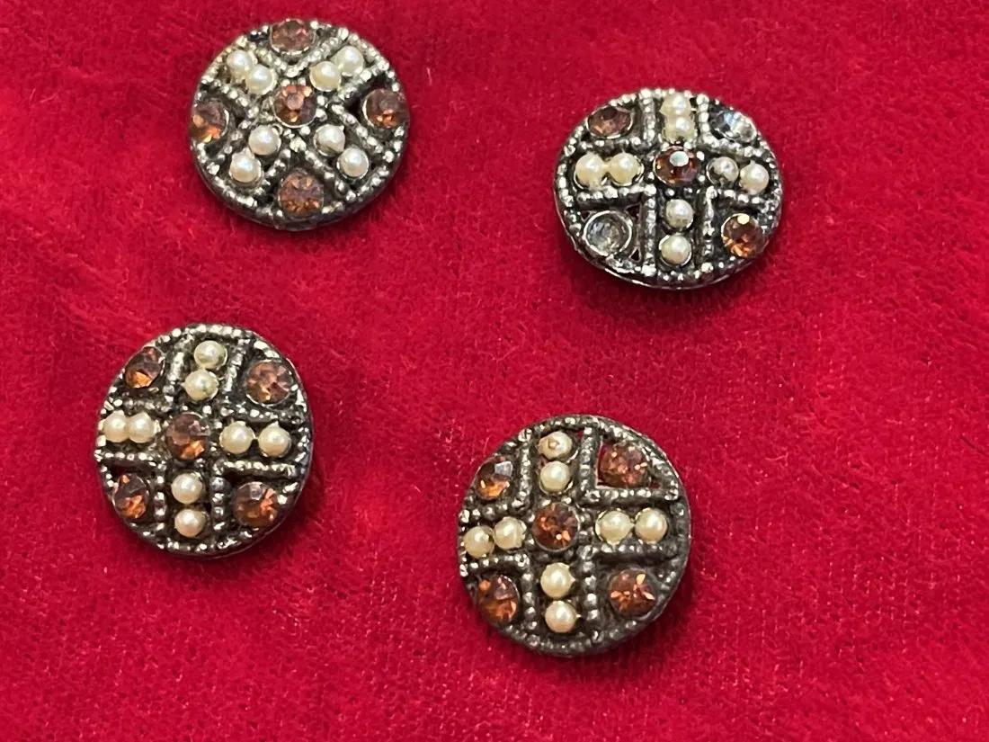 A group of four antique Victorian ladies dress buttons (1 of 6)