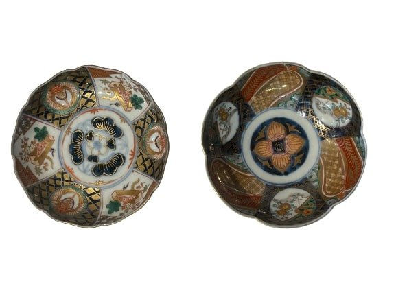 Two Japanese Imari hand painted dishes (1 of 15)