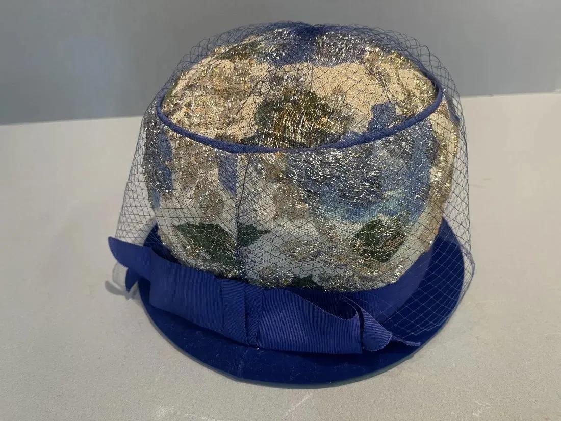 Vintage Ladies Gatsby Cloche Hat with lace: A Vintage Ladies Gatsby Cloche Hat with lace. Comes in the original box. Taged, UNION MADE IN USA.