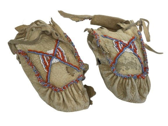 Native American Sioux Leather Beaded Moccasin shoes (1 of 20)