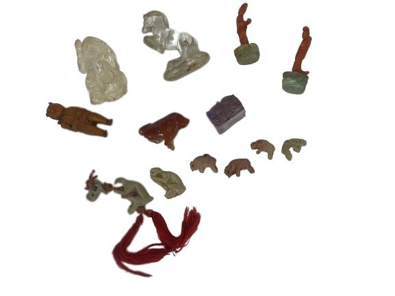Group of small Asian decorative objects: Group of small Asian decorative objects. Mixed small items from Asia.