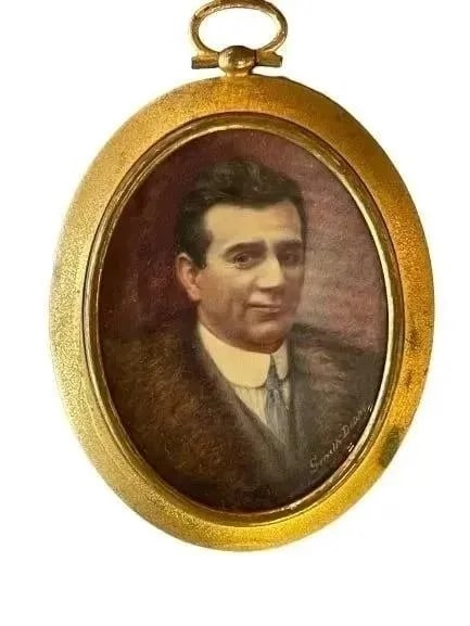 Antique Miniature painting of gentleman (1 of 15)