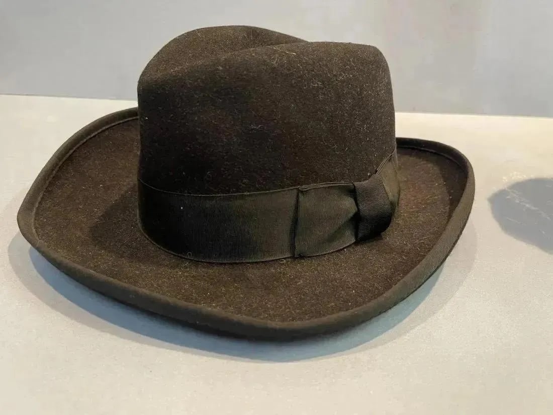 A Men's Designer Collection Hat (1 of 9)