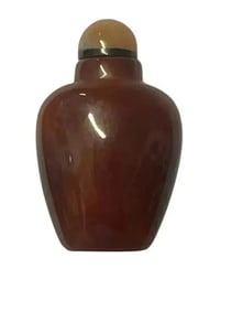 A Chinese snuff bottle