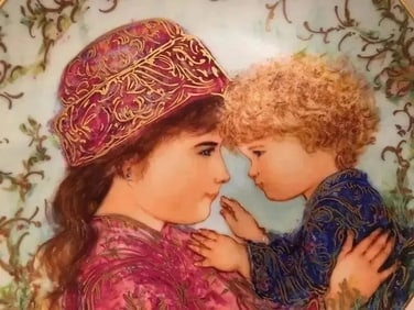 Edna Hibel plate titled Sarah & Tess