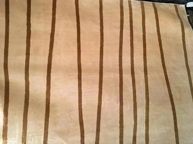 A Machine made Contemporary rug