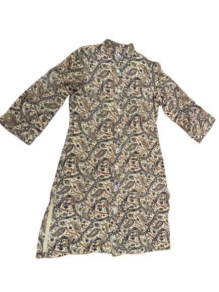 A Persian Isfahan Ladies Ghalamkar Hand Printed cloth Dress: A Persian Isfahan Ladies Ghalamkar Hand Printed cloth Dress size large. A unique 1970's Persian hand stamped Isfahan cloth dress.