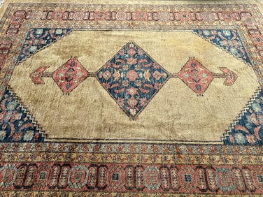 A Pakistan Bakshaish handwoven room size wool rug