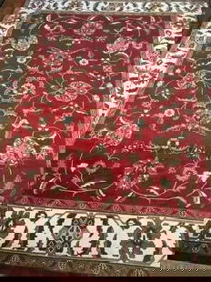 Indian Agra Mahal wool rug: A hand woven Indian Agra Mahal wool Rug. Measuring 9 ft wide by 12 ft long.