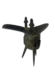 A CHINESE ARCHAIC BRONZE RITUAL WINE VESSEL (JUE) SHANG DYNASTY STYLE