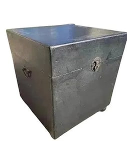 A square blanket chest trunk