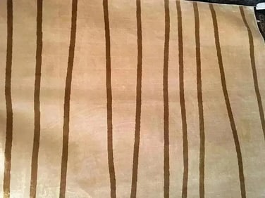 A Machine made Contemporary rug