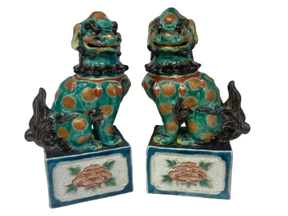 A Pair of Chinese porcelain Foo dogs (1 of 12)