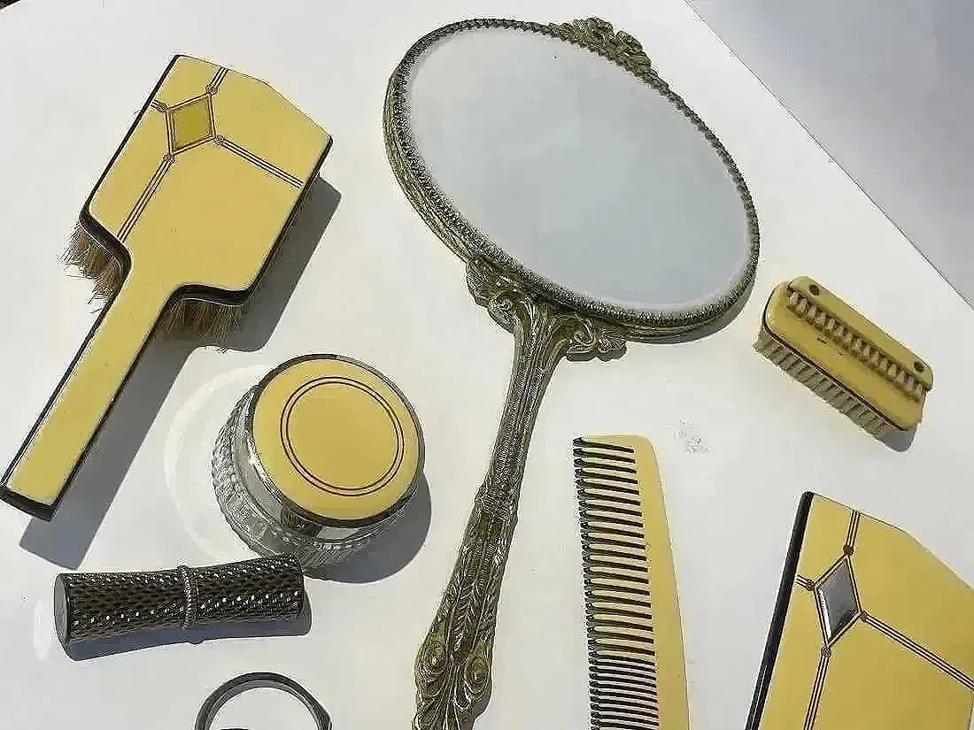 Vintage Vanity set items - 3