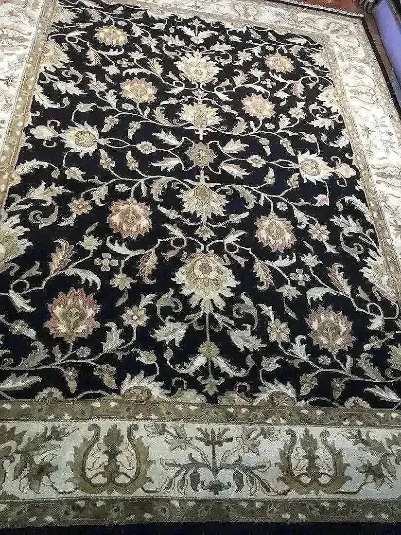 A handwoven Indian Kashan wool Rug: A hand woven Indian Kashan wool Rug. Measuring 9 ft wide by 12 ft long.