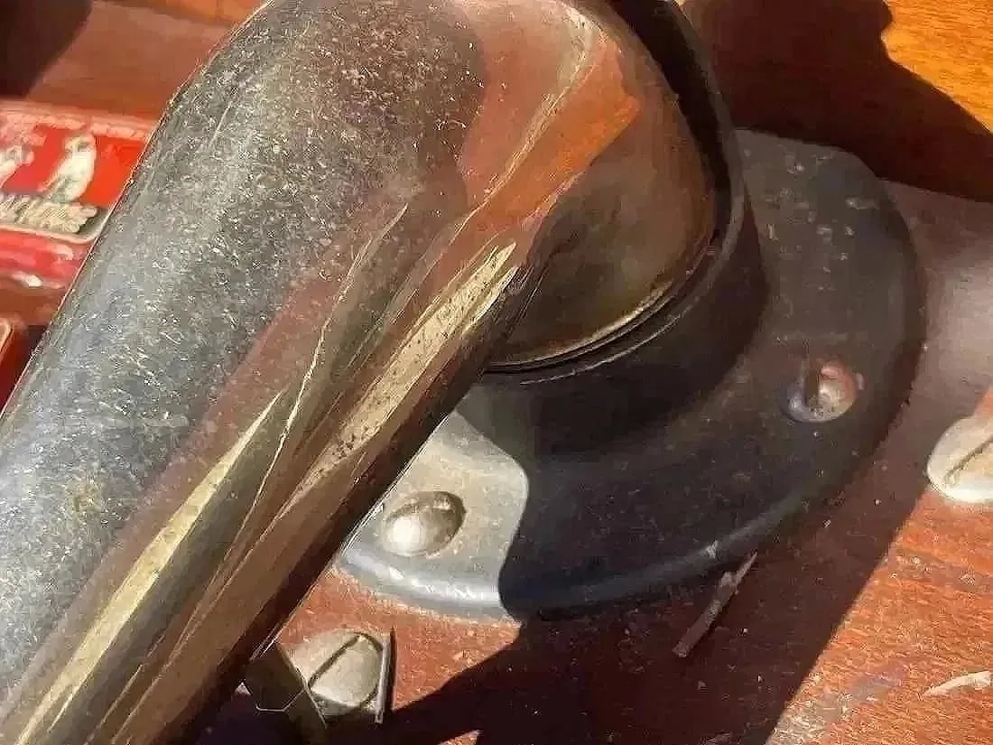 Victor Victrola Gramophone Record Player in Cabinet - 10