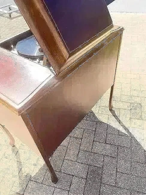 Victor Victrola Gramophone Record Player in Cabinet - 17