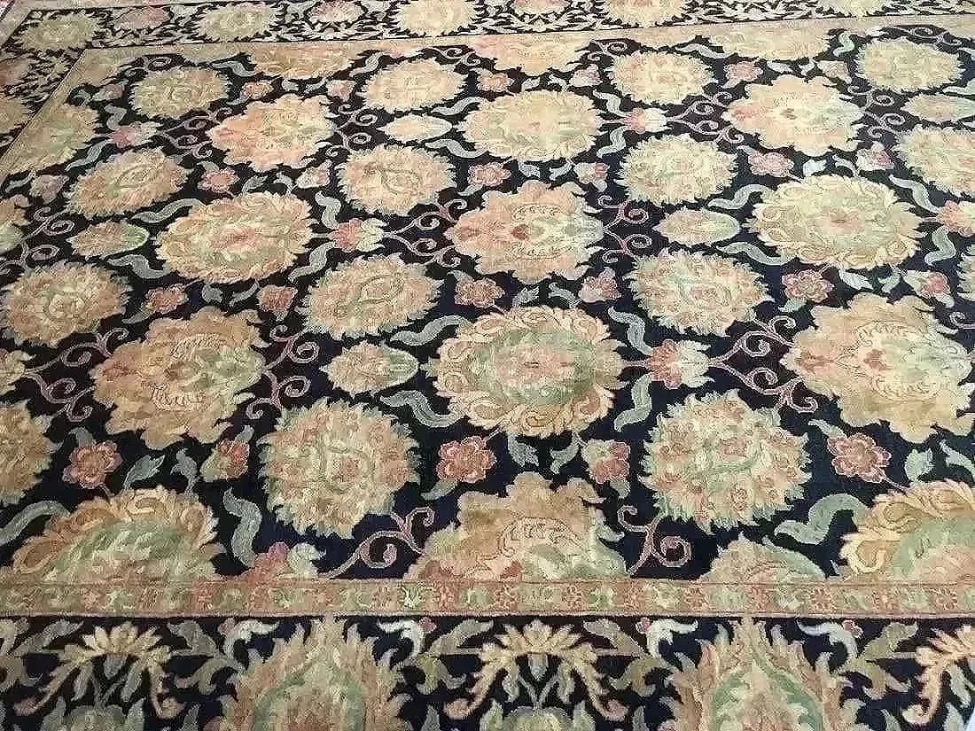 A hand woven Indian Agra Mahal wool rug (1 of 6)