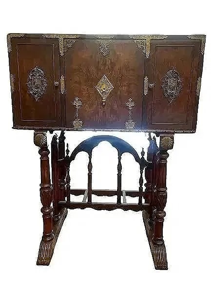 Antique Spanish Vargueno Baroque Drop front desk: Antique Spanish Vargueno / Vargueño Barouque Drop front desk. A unique Spanish drop front writing desk with gilded brass tear drop pull handle & hindges. Decorated with Old European four pointed star