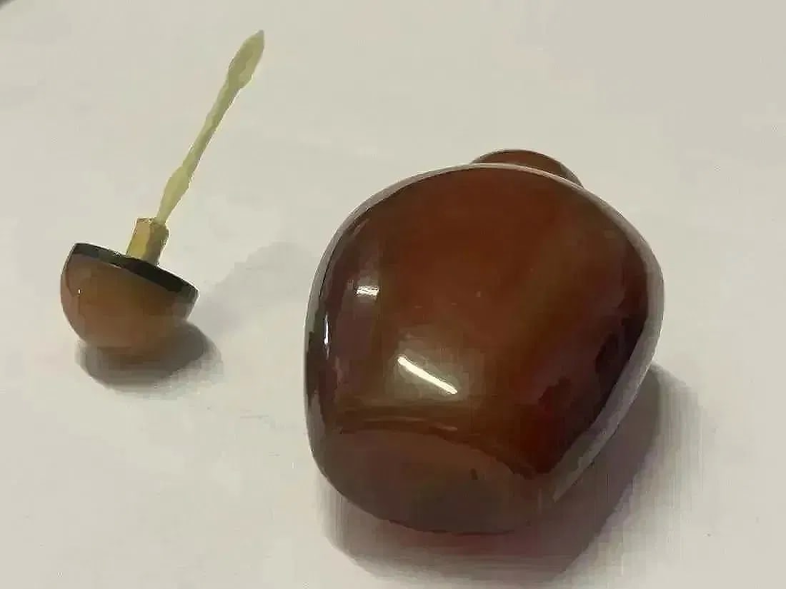 A Chinese snuff bottle - 6